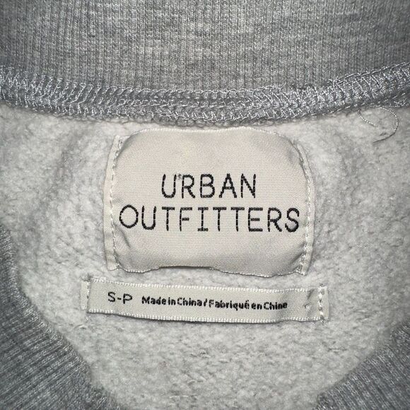 Ladies distressed Sweater - Picture 2 of 4